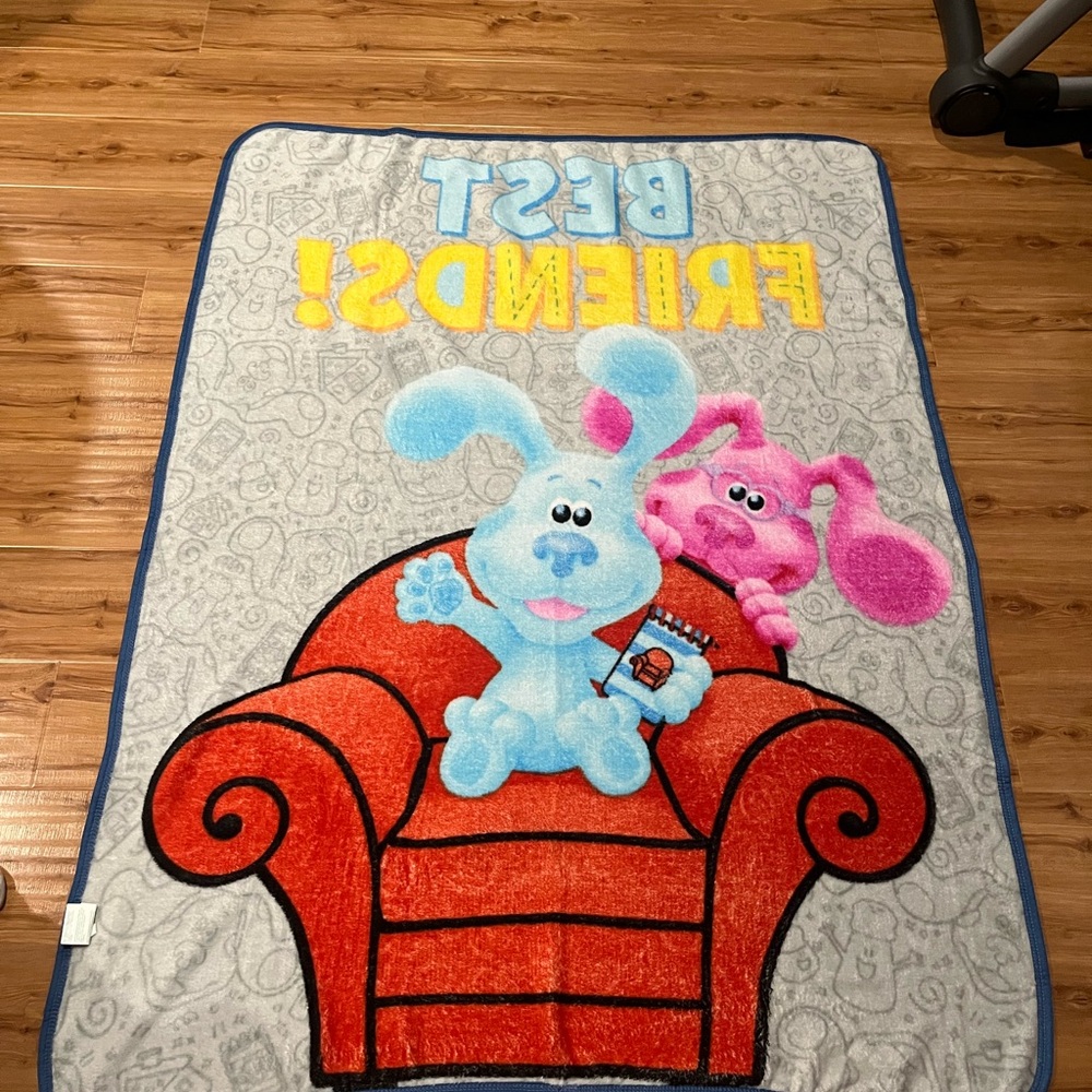 Blue's Clues Red Thinking Chair Throw Blanket - Picture 3 of 5